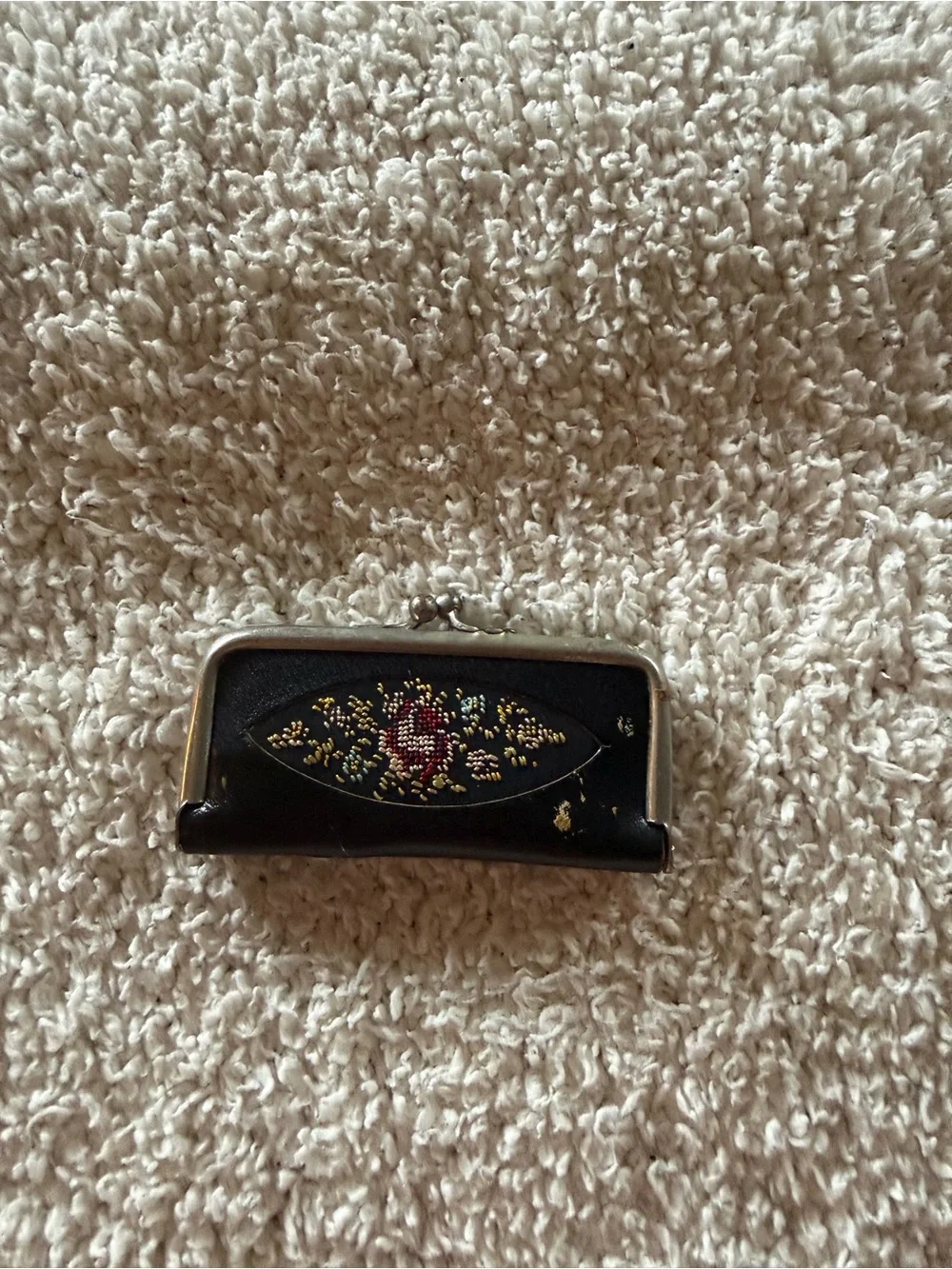 Vintage Classic Black Floral Embroidered Kiss-Lock nail set